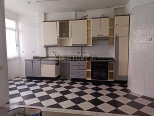 T2 para Remodelação | Queijas | Rua da Lameira, n.º 4