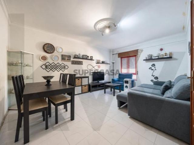 T2 para Renovar em Loures | 90 m²