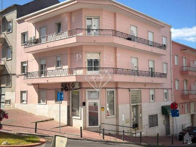 T2 para Venda IMOVEL ARRENDADO Linda a Velha | 26084101397