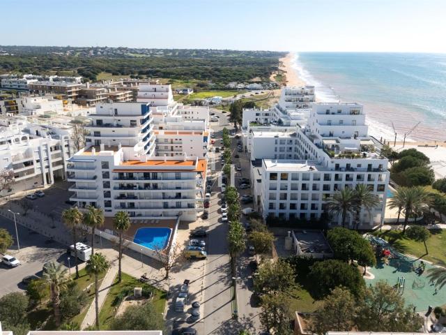 T2 perto do mar com piscina e garagem 116m² Quarteira