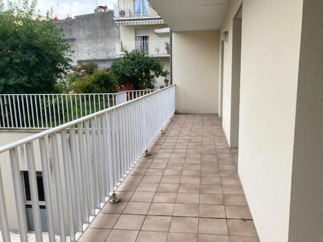 T2/ PLACE FRANCHEVILLE