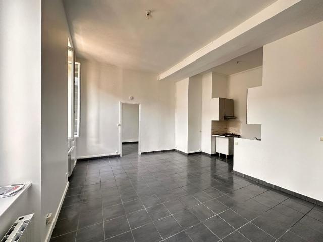 T2 PROXIMITE PLACE GUICHARD RENOVE A deux pas de.