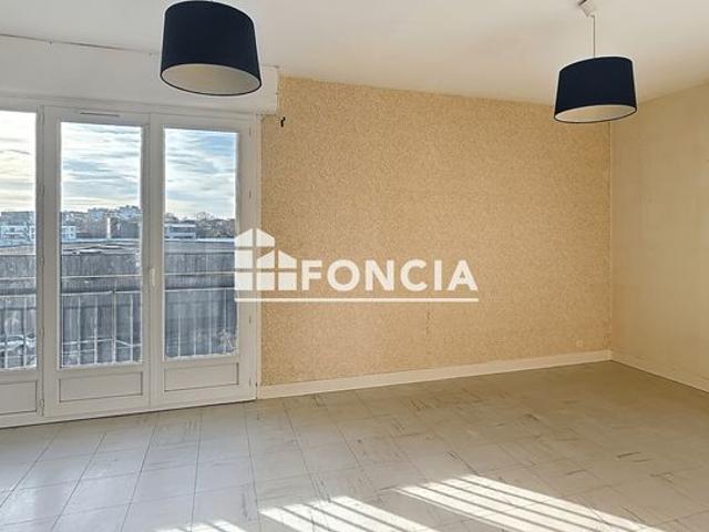 T2 proche commerces