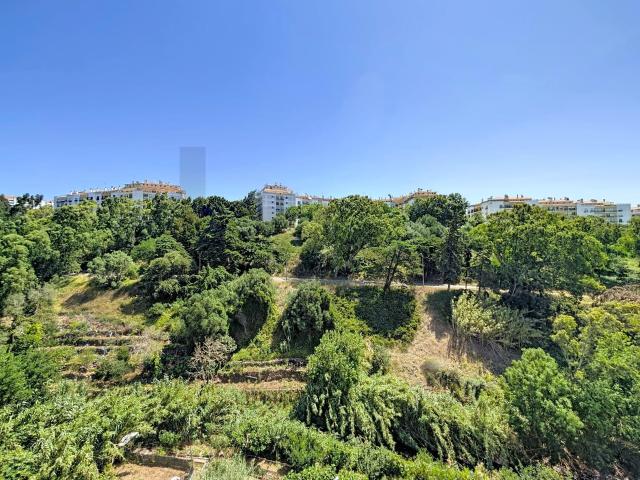 Apartamento T2 pronto a habitar em São Marcos, Sintra — luminoso, com A/C e vista para Barcarena