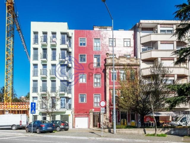 T2 Praça da Flores com elevador e garagem