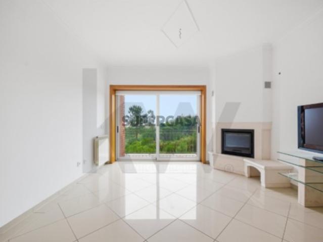 T2 Quinta da Borleteira: Luminosidade, Áreas Generosas e Garagem Box