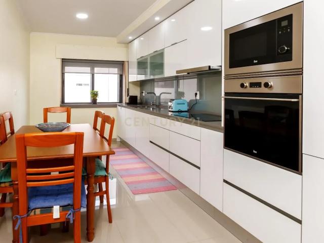 Apartamento T2 Remodelado Torre da Marinha