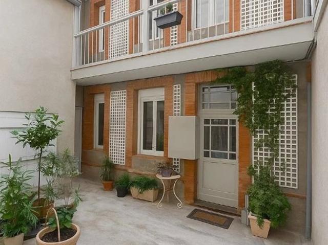 T2 – RDC sur cour avec terrasse privative – Quartier Saint Aubin