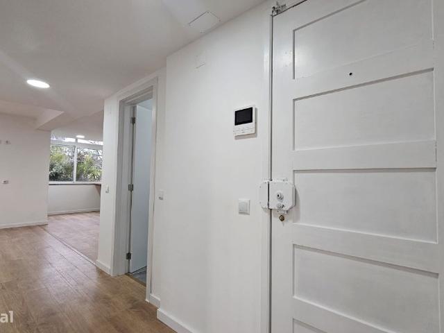 T2 REMODELADO no centro de Corroios