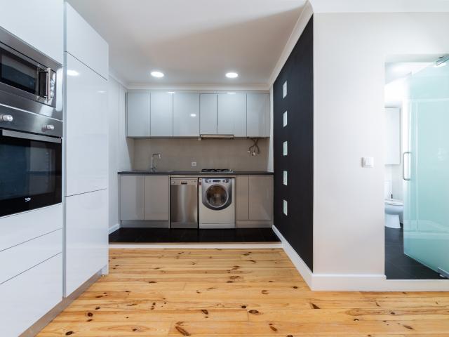 T2 Remodelado no Dafundo – Excelente Investimento em Oeiras Dafundo