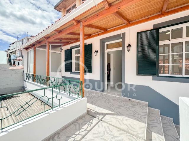 T2 Remodelado com 2 Suítes e Logradouro | São Pedro, Funchal