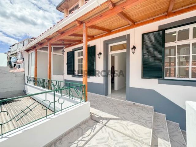 T2 Remodelado com 2 Suítes e Logradouro | São Pedro, Funchal