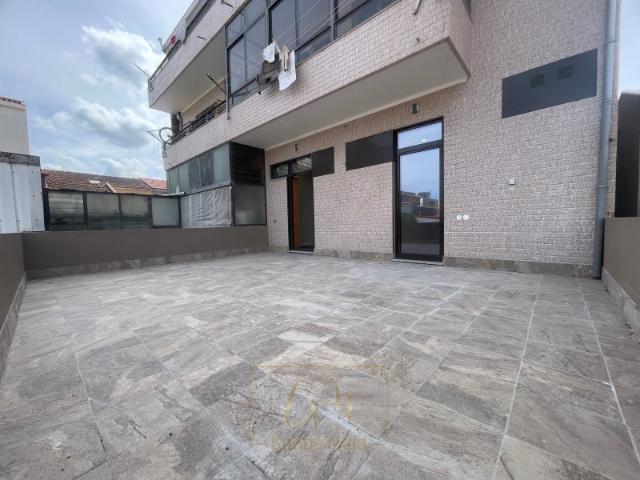 T2 remodelado com terraço no centro das Caxinas a 250mts da praia