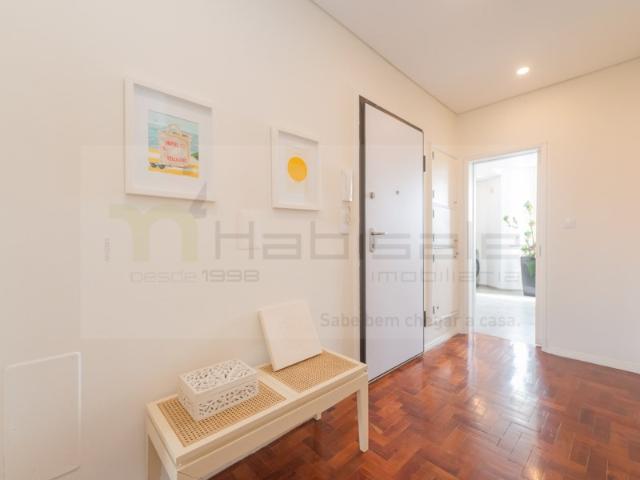 T2 remodelado com arrecadação na Parede