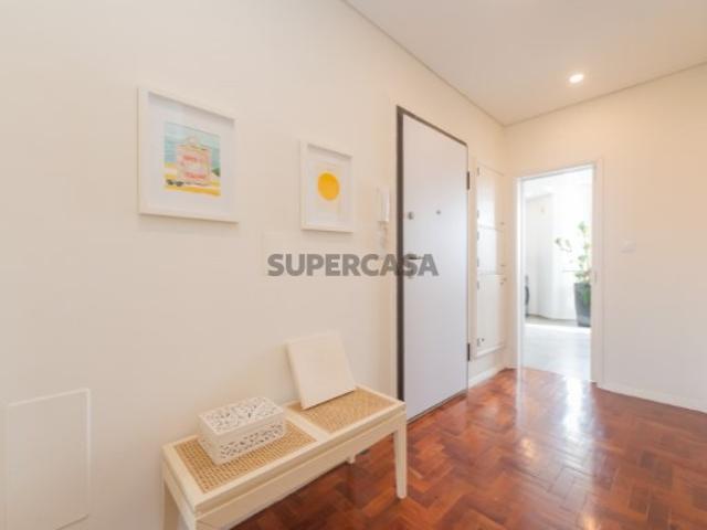 T2 remodelado com arrecadação na Parede