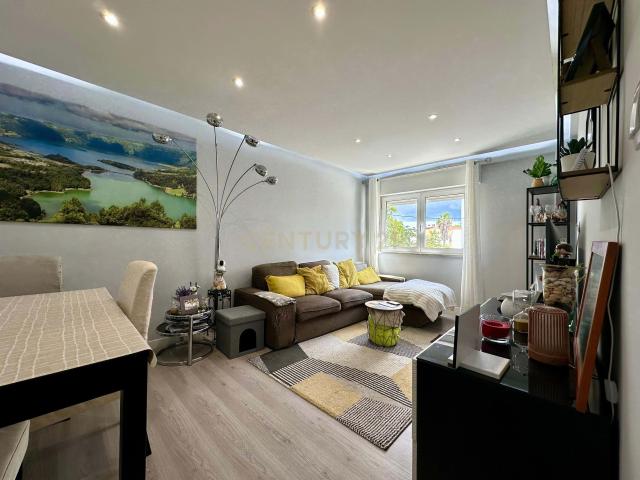 T2 Remodelado com garagem na Ramada