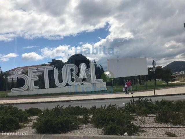 T2 Remodelado em Setbal Conforto e Localizao Privilegiada!