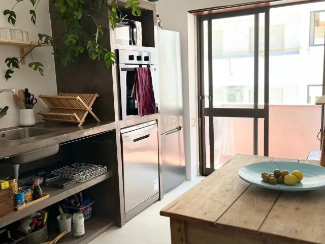 T2 Remodelado | total área 88m² | Localização Privilegiada | Marisol, Almada, perto da praia Fonte da Telha