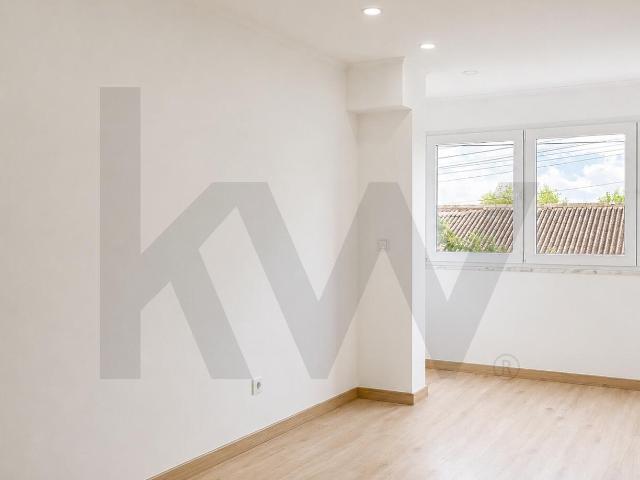T2 Renovated with Excellent Access in Vila Franca de Xira