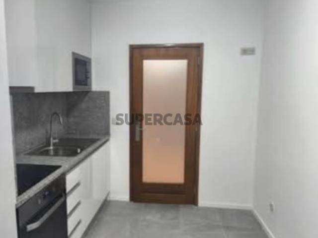 T2 Renovado | 100 m² | Como Novo | Rua Barão do Corvo Coimbrões, Vila Nova de Gaia! Pronto a habitar e numa localização estratégica? Esta pode ser a oportunidade ideal