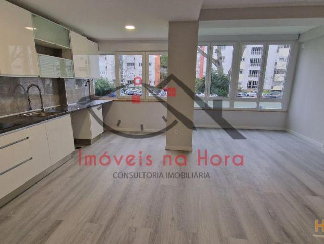 T2 Renovado a Estrear em Oeiras ? Edifício com Dois Elevadores | 26084067678