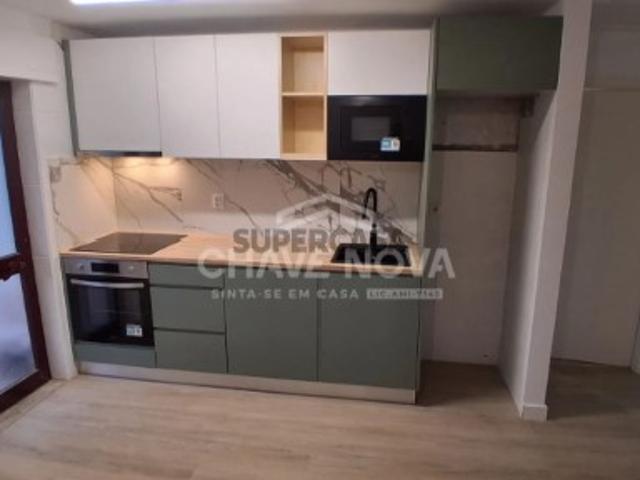 T2 Renovado c/ Varanda em Rio Tinto