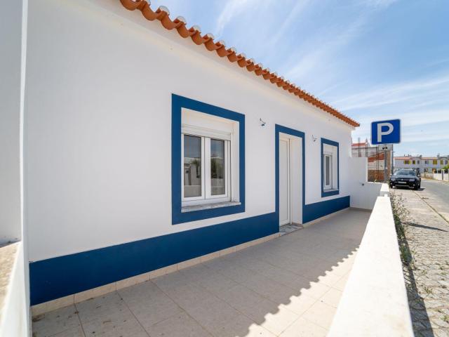 T2 Renovado Com 1 Quarto Em Suite E Com Logradouro 72m² Aljezur