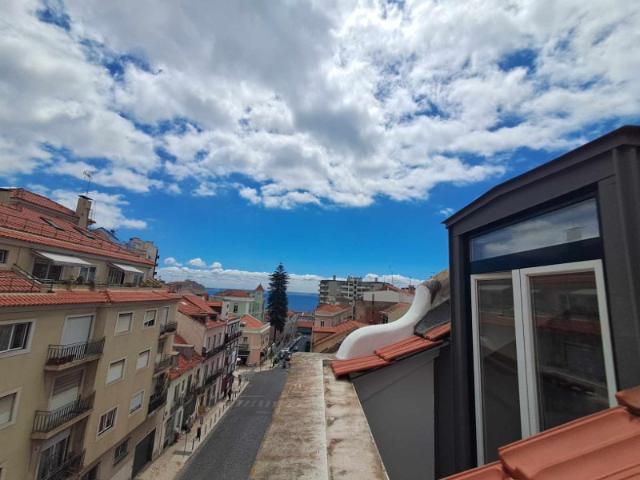 T2 renovado com charme e vista rio, em zona histórica de Lisboa
