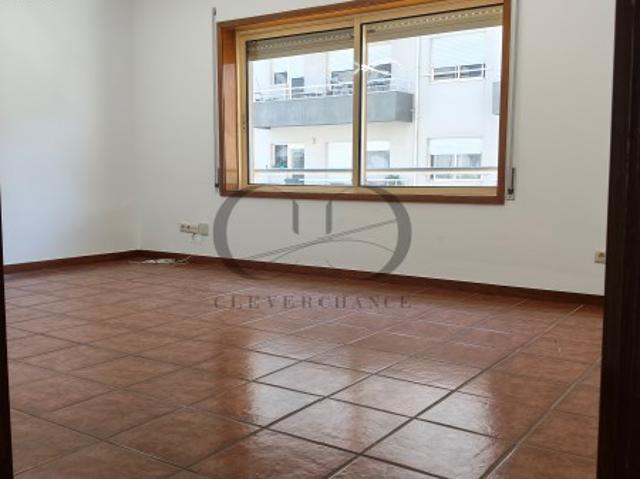 T2 RENOVADO EM CANIDELO A 2 KM DA PRAIA Localização premium em Canidelo, com tudo ao seu redor!