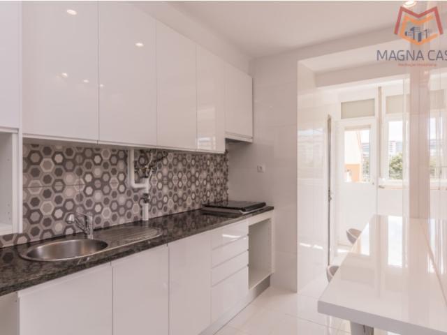 T2 Renovado em Sete Rios, Lisboa