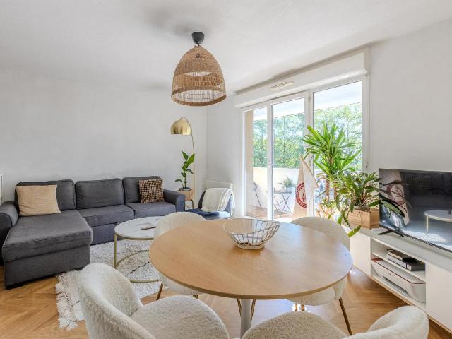 T2 rénové avec parking et balcon 40 m2 Bruges