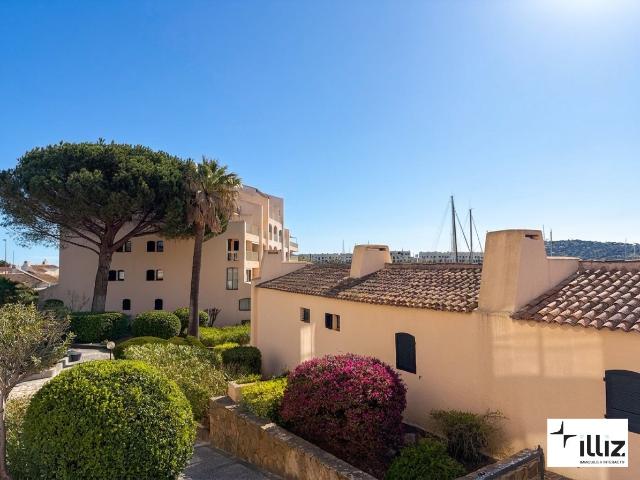 T2 Rénové Piscine, Tennis, Sationnement Privatif Marines. 48m² Cogolin