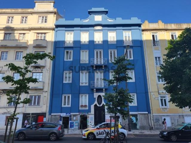 T2 reabilitado junto à Alameda D. Afonso Henriques, com elevador