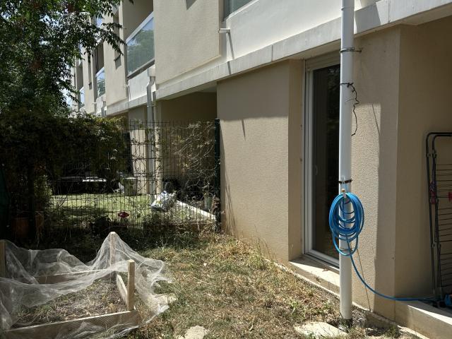 T2 récent avec terrasse, jardin et double stationnement