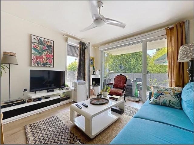 T2 récent avec grand balcon et parking !