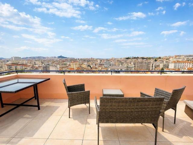 T2 rooftop with view 360 and spa, Marseille Amsterdam Apartments for Rent