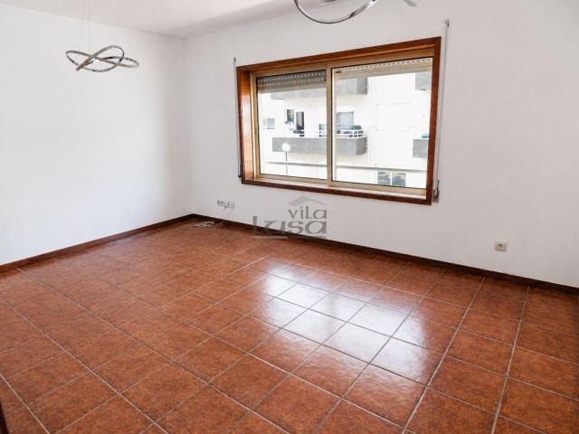 T2 Rua da Bélgica totalmente renovado, com 2 frentes, lugar de garagem