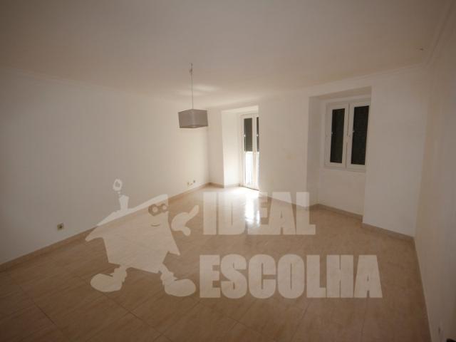 T2 SEIXAL COM SUITE, 325 000€