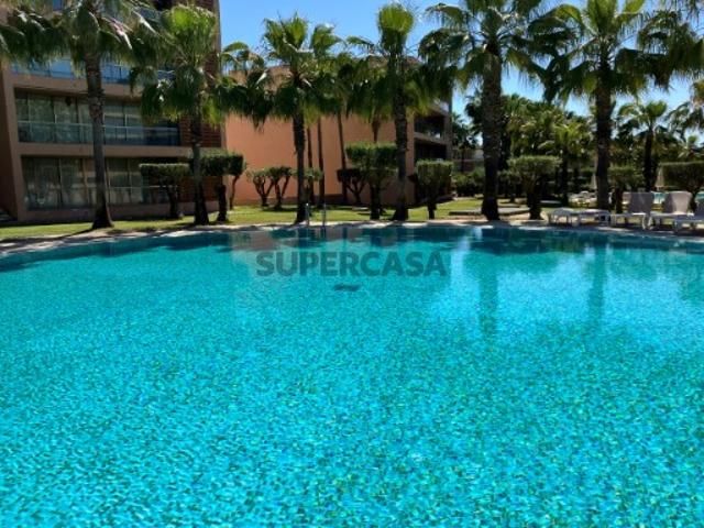 T2 Situado na Herdade dos salgados com lugar de garagem, piscinas em condomínio privado