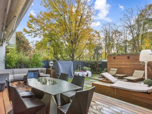T2 SUD EST AVEC 25M2 DE TERRASSE ET PARKING