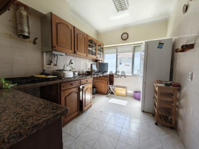 T2/T3 pronto a habitar com varanda na Amadora