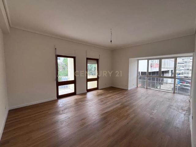 T3+1 com excelentes áreas na carismática e tradicional zona da Estrela