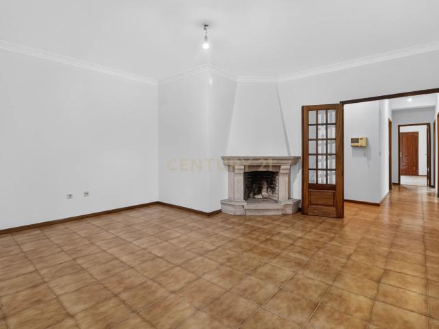 T3+1 com Garagem Fechada e Elevador | Lomar – Braga