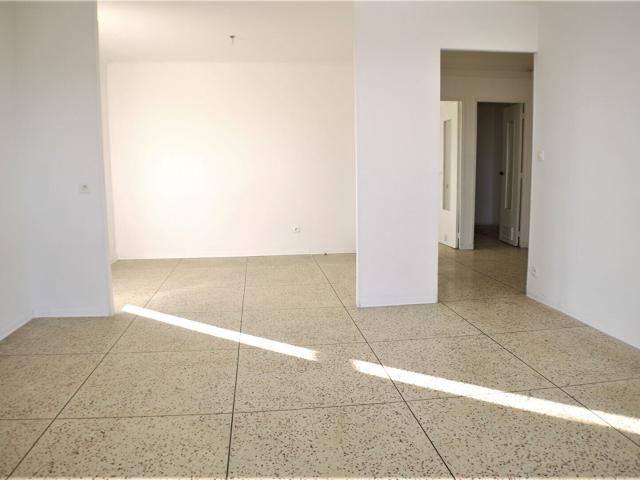 T3/4. Proximité Montolivet/ Résidence l'Esplanade. 74.55 M². TB