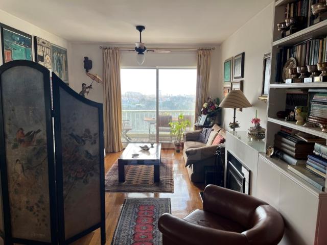 T4+1 com ótima orientação solar, Porto
