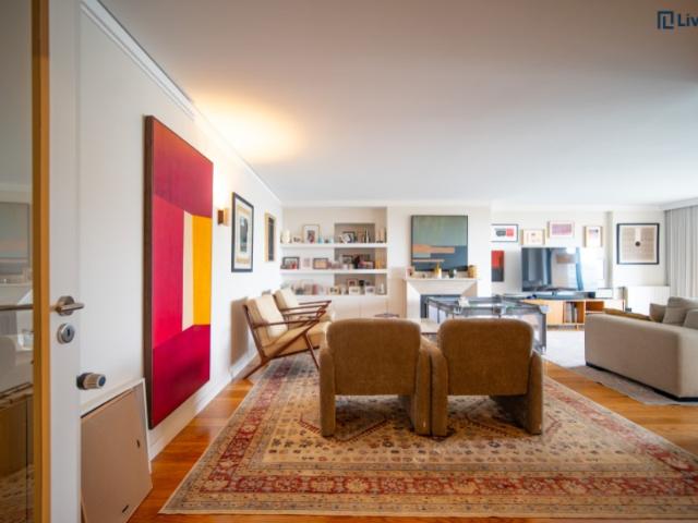 T4+1 de 200m² Renovado com 2 Suites