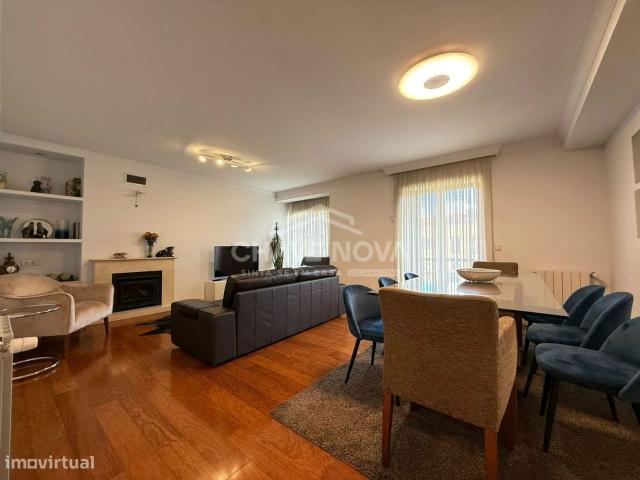T4+1 Duplex C/ Terrao no Amial Porto