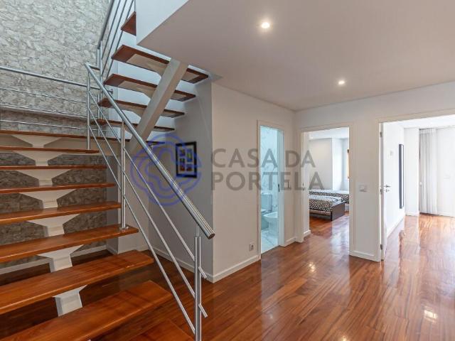T4+1 Duplex com terraço