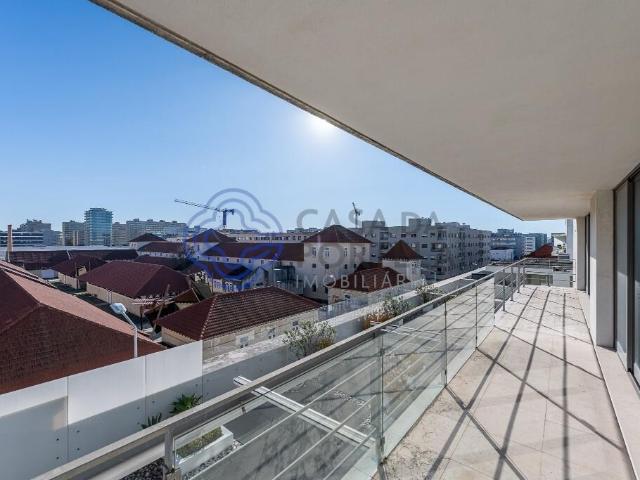 T4+1 Duplex em Matosinhos Sul