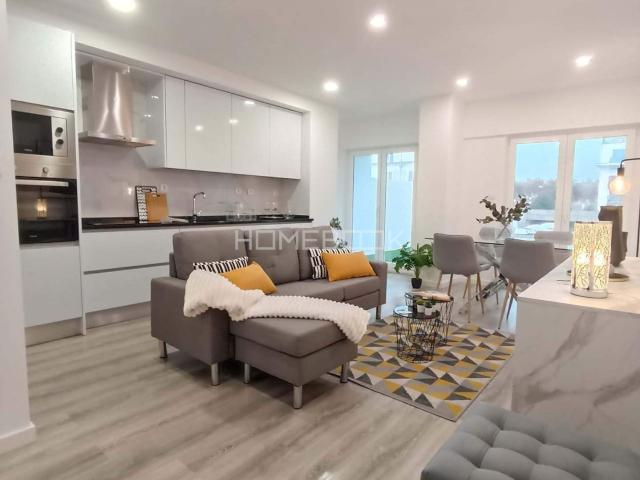 T4/3 venda Benfica remodelação total, obras a decorrer